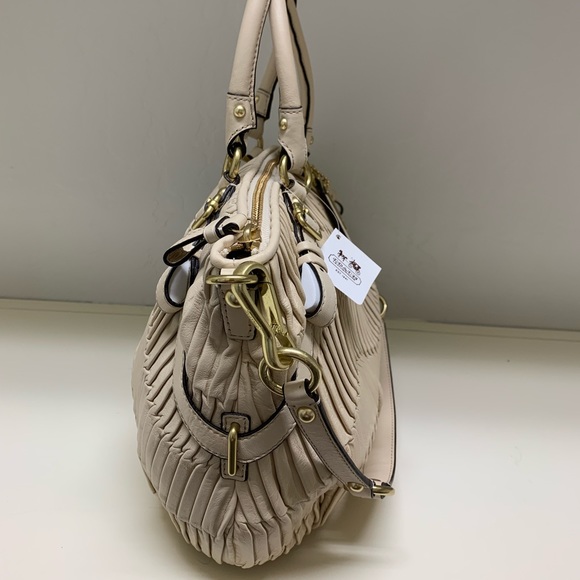 New coach handbag - Picture 4 of 6